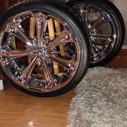 SET OF FOUR 22 INCH RIMS IN EXTREMELY GOOD SHAPE