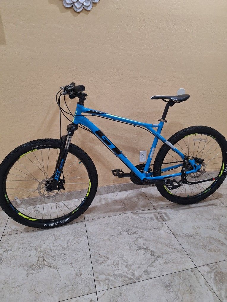GT AGGRESORE PRO 27.5 INCH MOUNTAIN BIKE ( CHECK MY OTHER BIKES)
