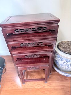 Beautiful nesting tables.