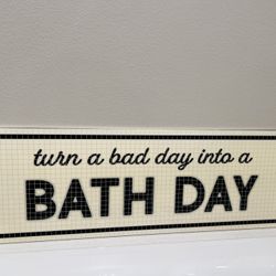 Wall Decor In Bathroom