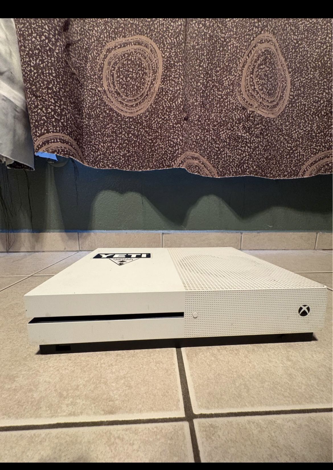 Xbox One S With 2 Controllers