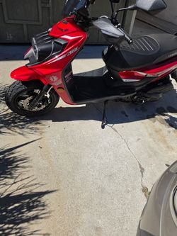 VT Moto 200cc Scooter for Sale – $1,800 OBO