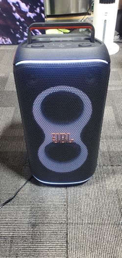 JBL PARTY BOX CLUB 120 BLUETOOTH SPEAKER  GREAT SOUND QUALITY
