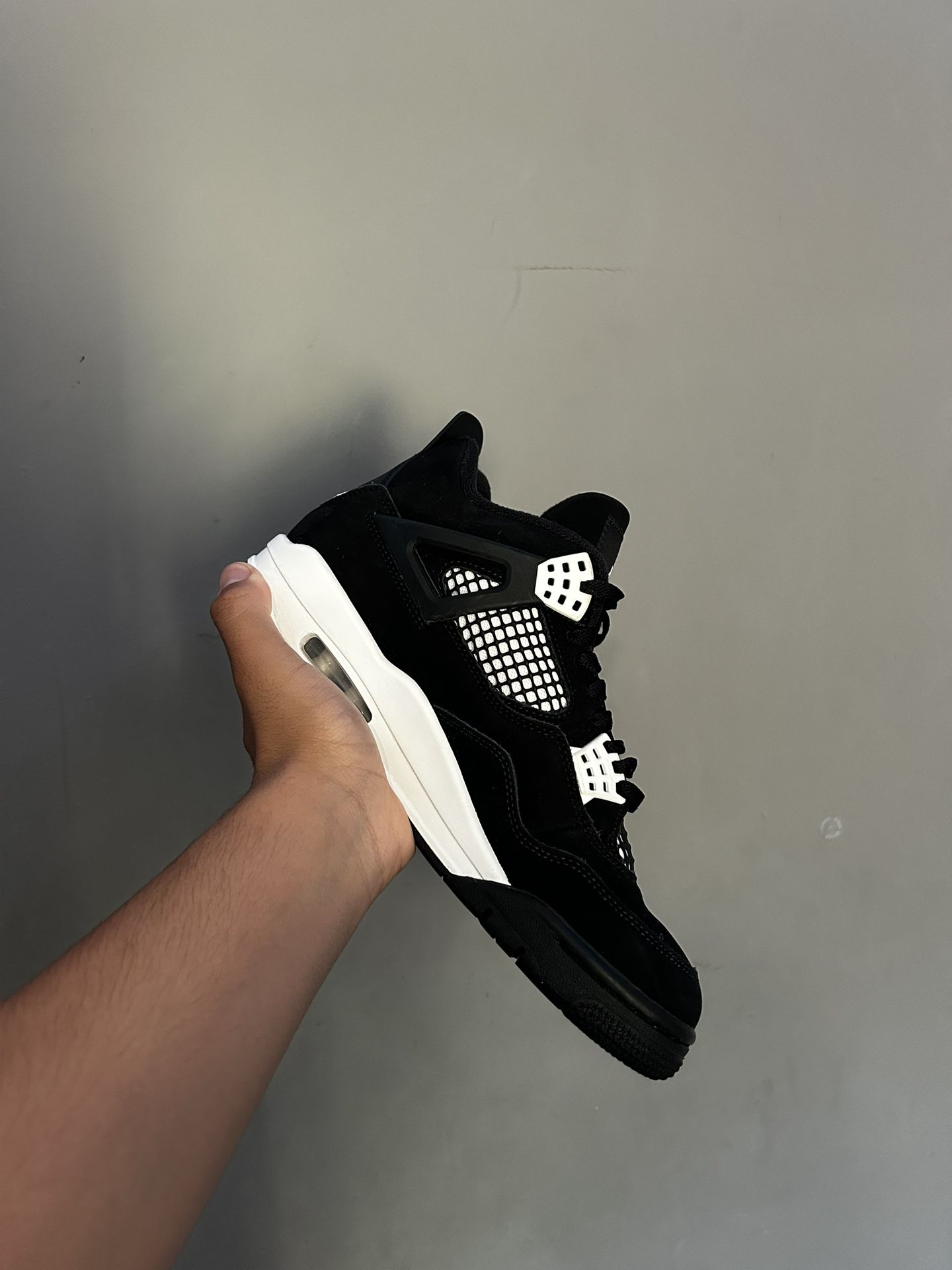 Jordan 4 White Thunder Size 8.5