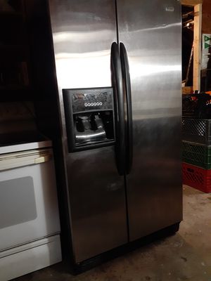 Photo Refrigerator side by side with water and ice dispenser Chrome and black