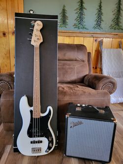 Fender Squier Affinity Bass with Amp & Hardcase