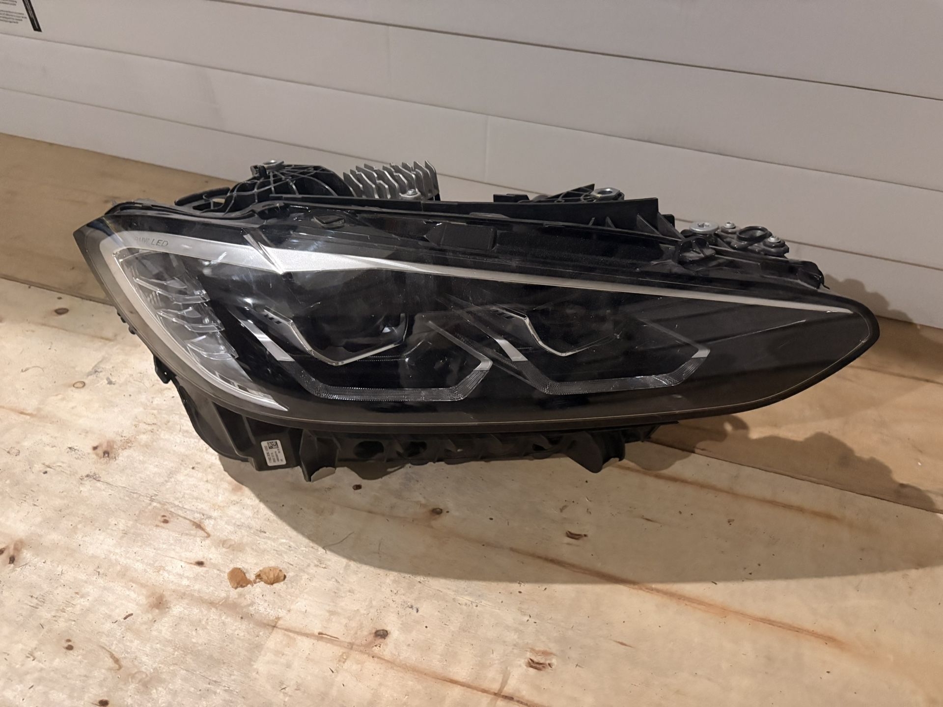 BMW M4 430i M440i right headlight W/O shadowline