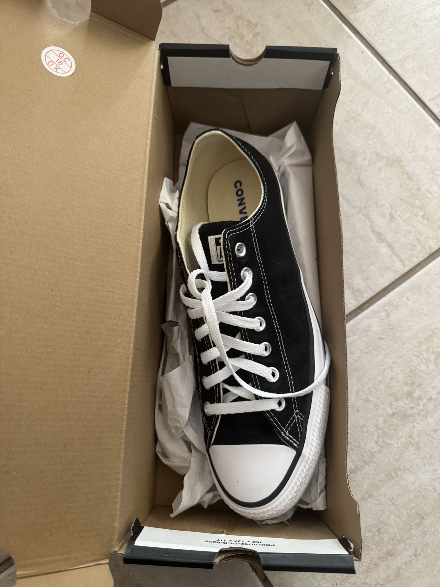 Men’s Converse Size 11 (2) Pairs