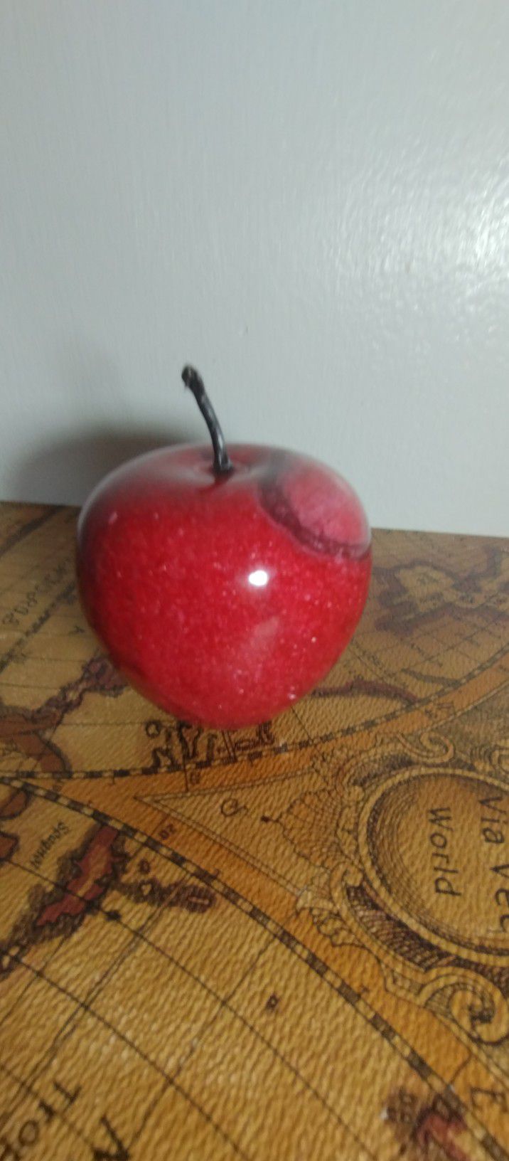RED MARBLE APPLE PAPERWEIGHT 4" - S96
