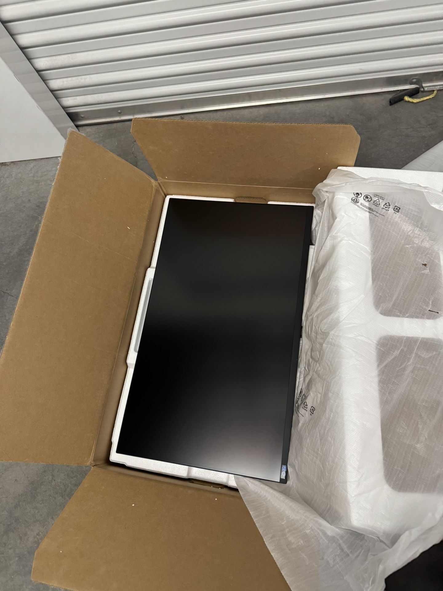 Samsung - 32” ViewFinity S7 LED 4k UHD 60Hz Monitor