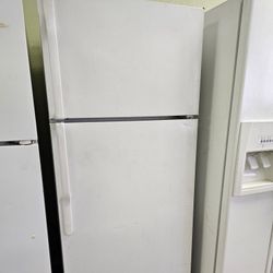 Frigidare Refrigerator Working Perfectly Fine Very Clean I Can Deliver To You 90 Days Warranty 