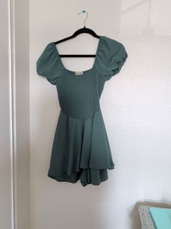 Sage Green Puff Sleeve Romper / Enterizo verde salvia con short