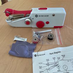 Singer Sewing Machine for Sale in Las Vegas, NV - OfferUp