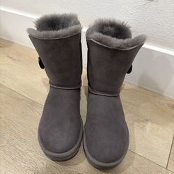 Woman’s Ugg Boots Size 6 Worn Once 