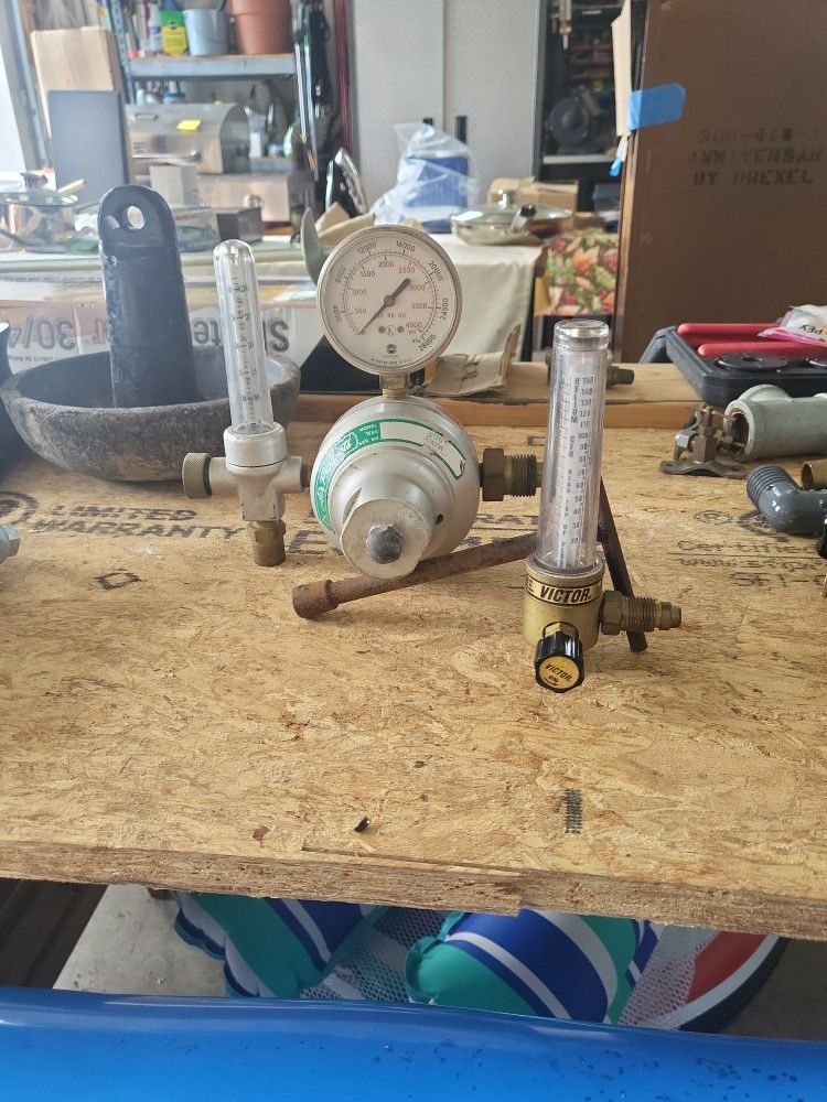 Air Products Regulator & Flow meter & Victor Flow Meter or BO