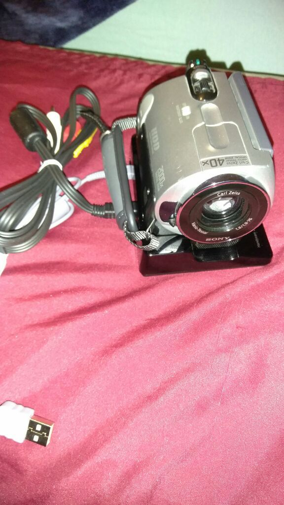 Sony mini handycam video and photo digital camera