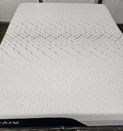 LIKE NEW! Nectar Queen Mattress - Delivery Available