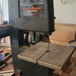 Bandsaw With Extra Blades