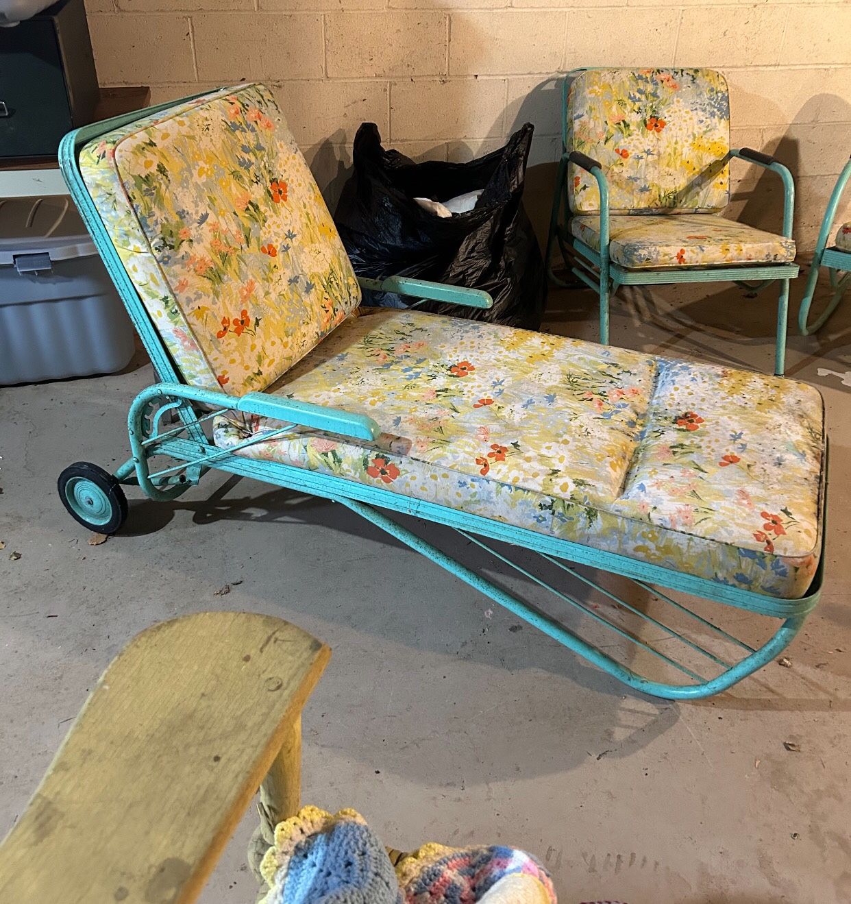 Super Cool, Unique RETRO Turquoise Lounge Chair Patio Furniture Set! RARE