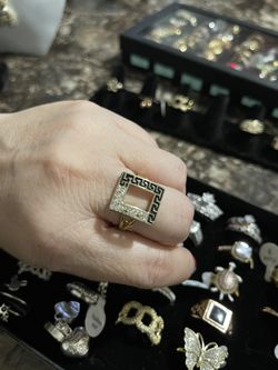 variety of rings in gold plate and 925 silver different sizes.  prices may vary