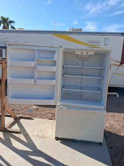 Amana by whirlpool refrig/freezer