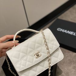 A classic all-match bag for women