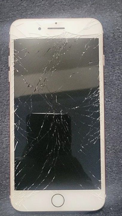 iPhone 6+ Rose Gold Cracked Screen Powers On