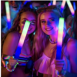 pelreame 55 Pcs LED Foam Glow Sticks Bulk,Foam Light Up Sticks 3 Modes of Color Flashing,Glow in The Dark Party Supplies for Birthday,Wedding,Raves,Ca