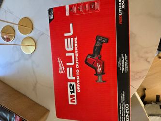 Milwaukee 2520-21XC M12 HACKZALL Reciprocating Saw Kit (4Ah Battery & Charger)
