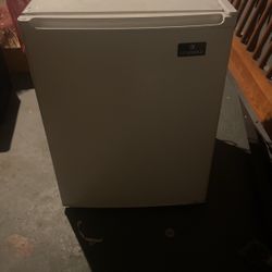 Mini fridge (White)