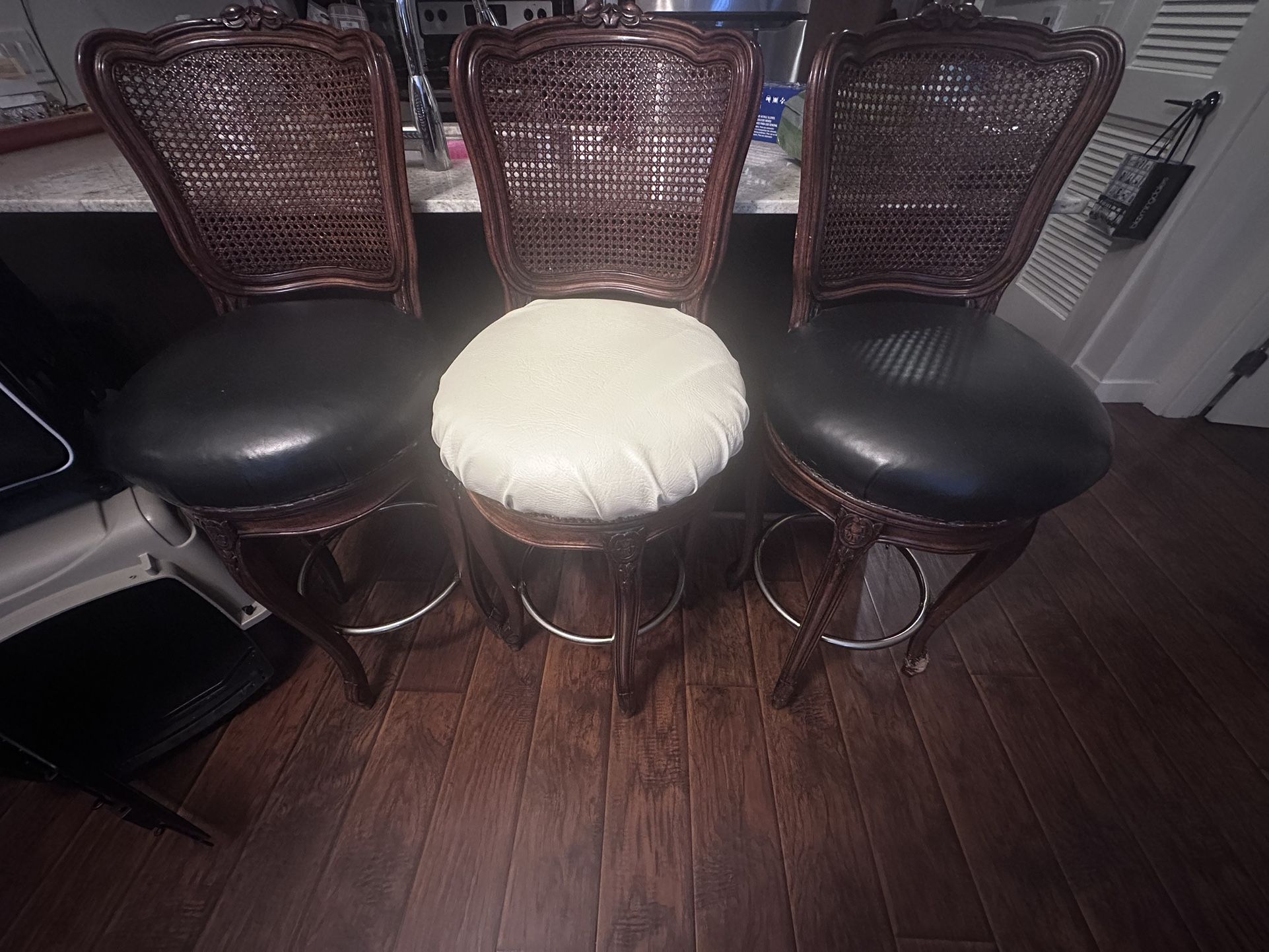 FREE - Hurry - Wooden Bar Stools