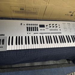 Korg Opsix SE Limited Platinum edition with hardcase 