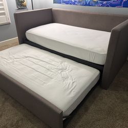 Twin Pullout Bed Under Twin Bed. 