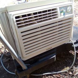 ** SAMSUNG WINDOW UNIT AIR CONDITIONER 