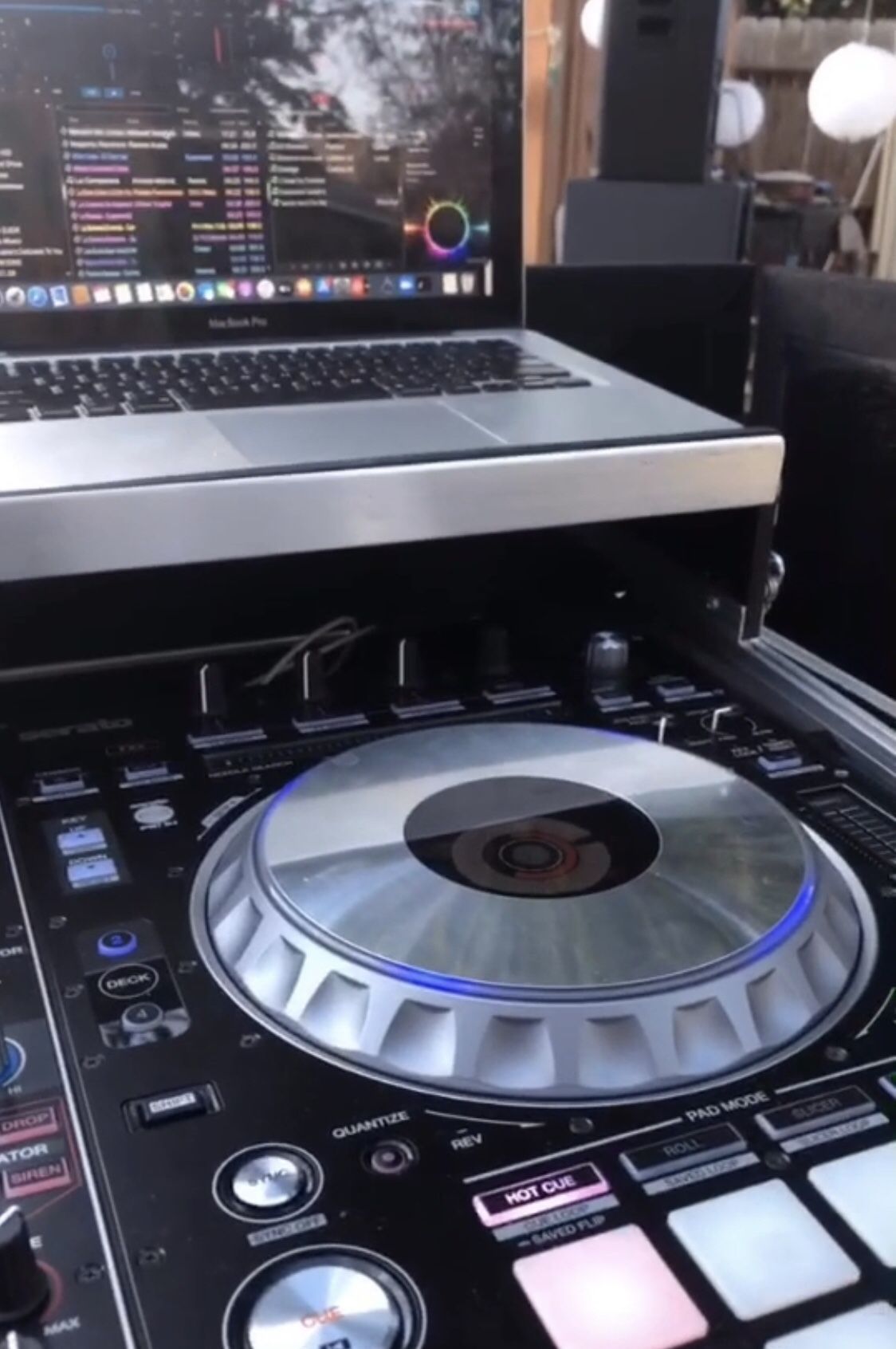DJ