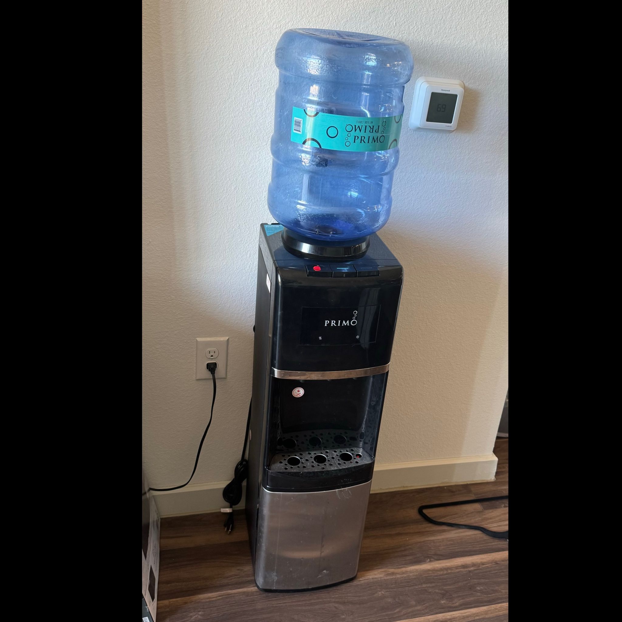 Primo Water Dispenser w/2 5Gallon Jugs for Sale in San Antonio, TX OfferUp
