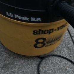 Wet dry vacuum- 8 gallons, 1.5Peak HP, 4 wheels. Location 👇