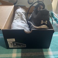 Under Armour Size 7Y