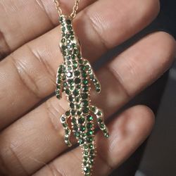Alligator Pendant Necklace Set