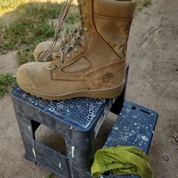 Military Boots Size 7W