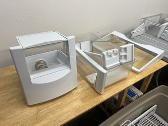 GE Monogram Refrigerator Parts (2003) Unit