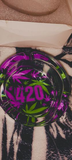 420 ashtray with box - Read description