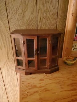 Wooden jewelry box
