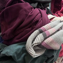 💥FREE💥 2 big bags of Women Clothes! Jeans, Sweaters, Etc