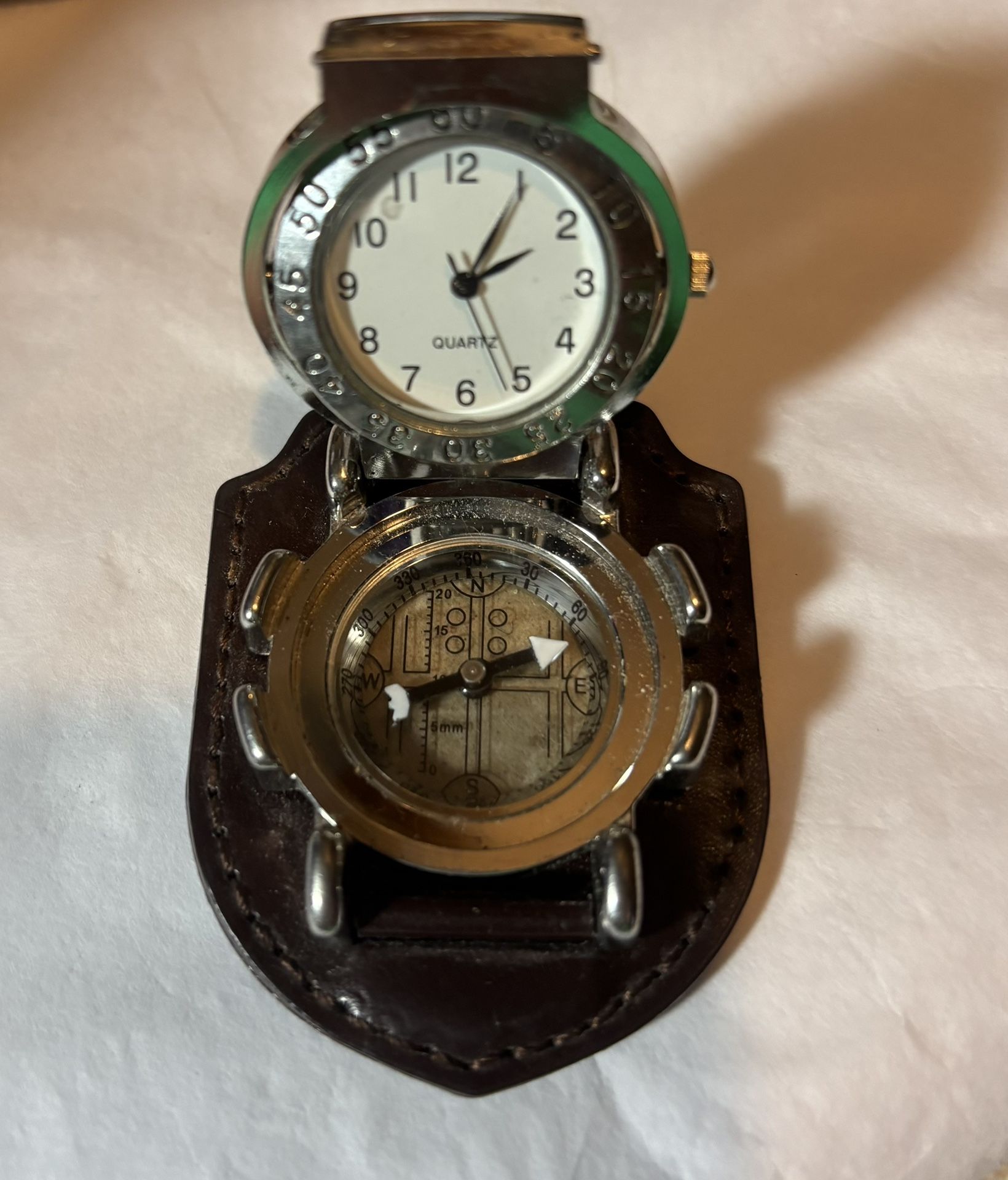 Clip on Quartz Watch With a Leather Holder