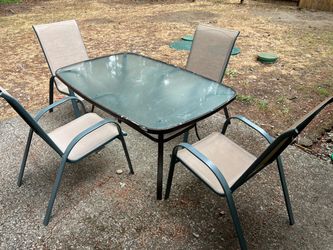 Outdoor table and Chairs