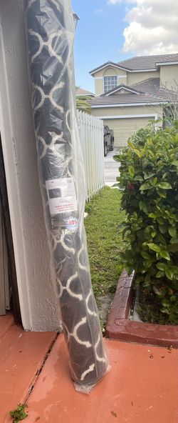 7x10 Dark Grey And White Area Rug 