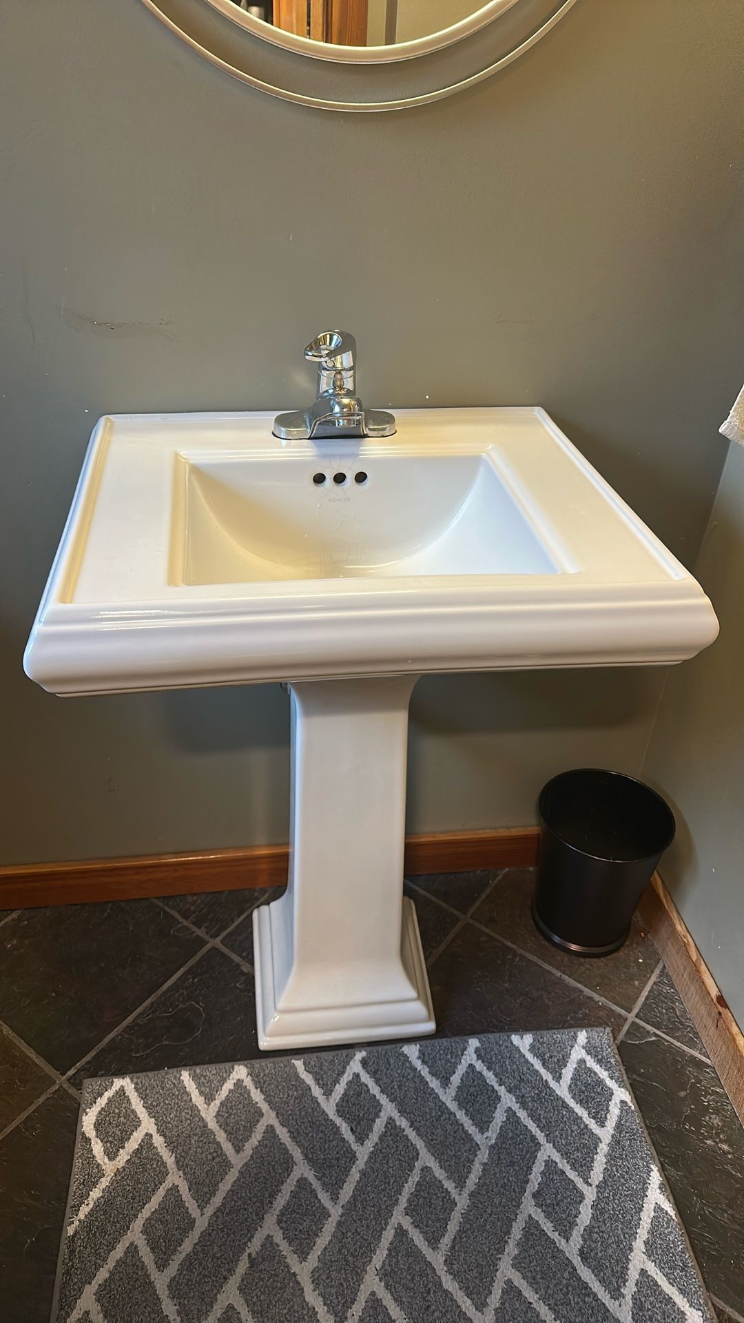 Pedestal sink & Faucet