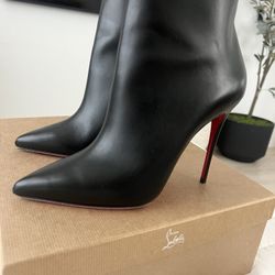 Christian Louboutin So Kate Booty Size 8