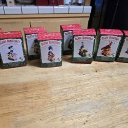 8 Hallmark Merry Miniatures Mint Condition